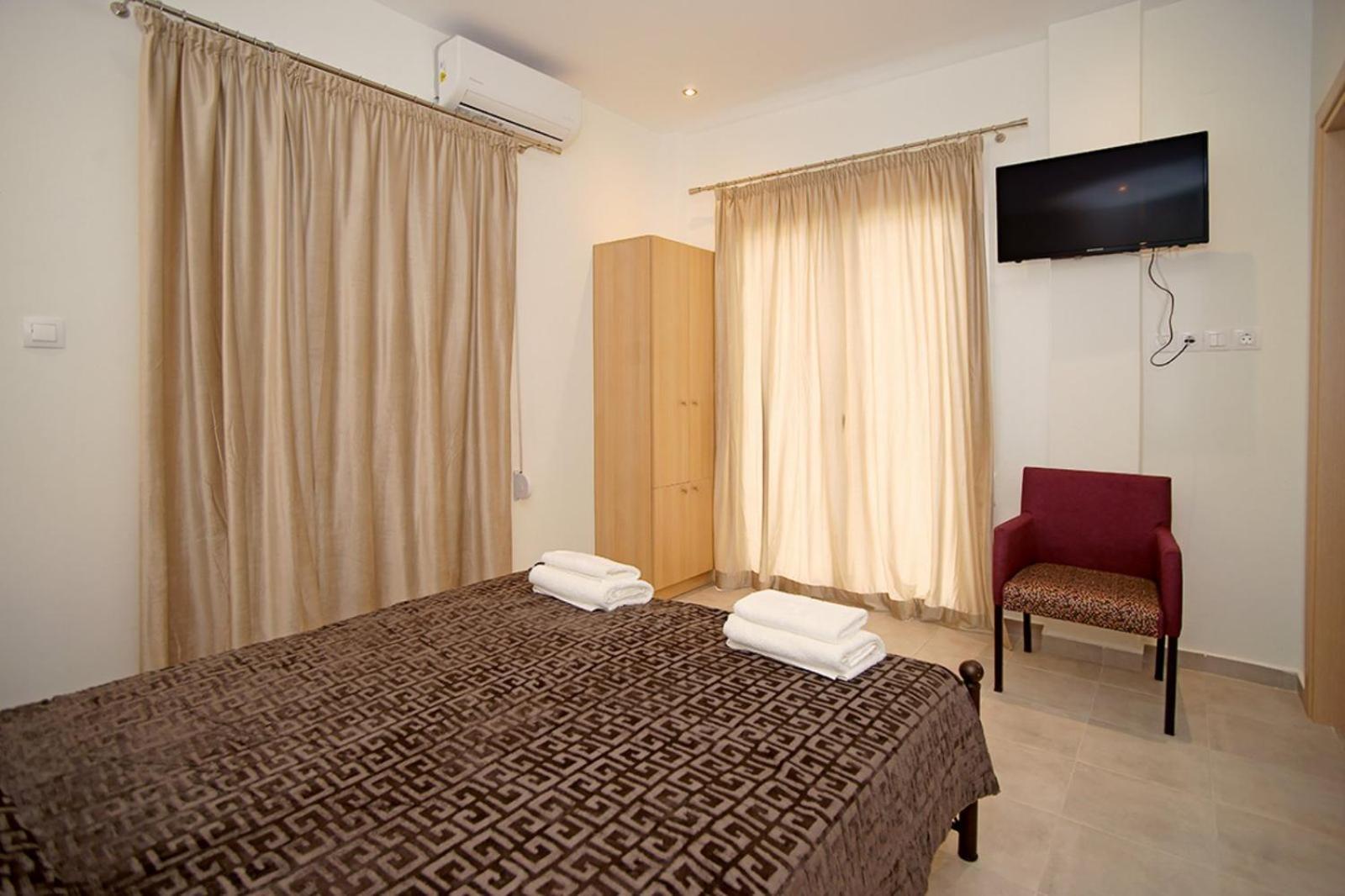 Karnagio Rooms Kyparissia Ngoại thất bức ảnh