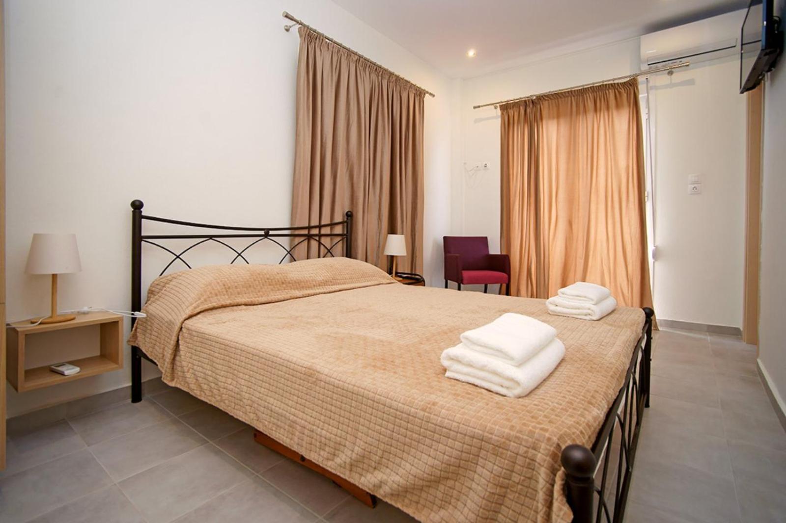 Karnagio Rooms Kyparissia Ngoại thất bức ảnh